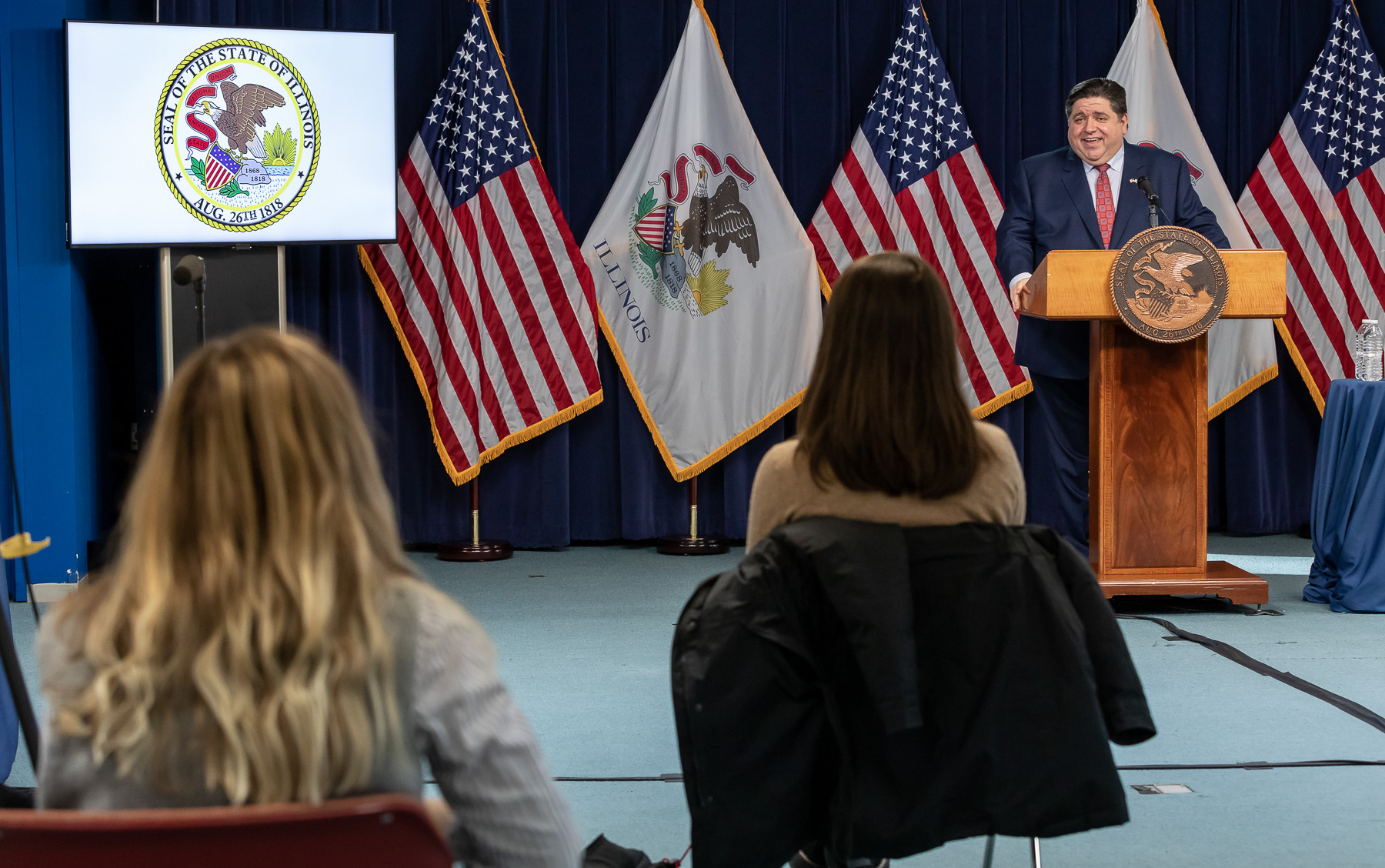 The Governor provided a wealth of advice to the students about comporting yourself as a political journalist. (DePaul University/Jeff Carrion)